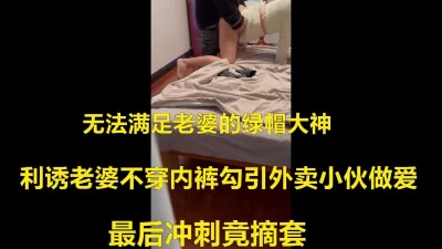 小伙在棚户区嫖老妇人