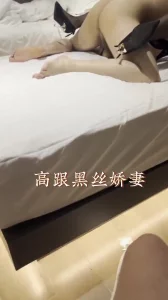 艳妇雪白细嫩的艳妇